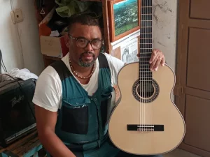 Visite culturelle Aniceto luthier